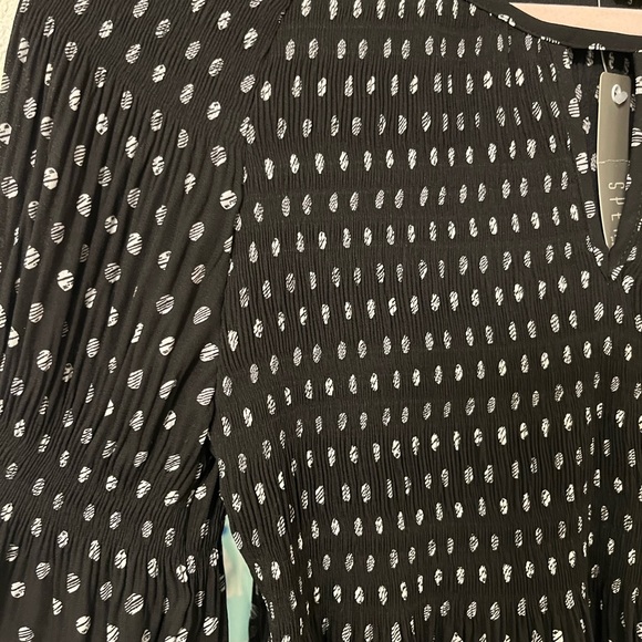 NWT polka dot top - Picture 5 of 6